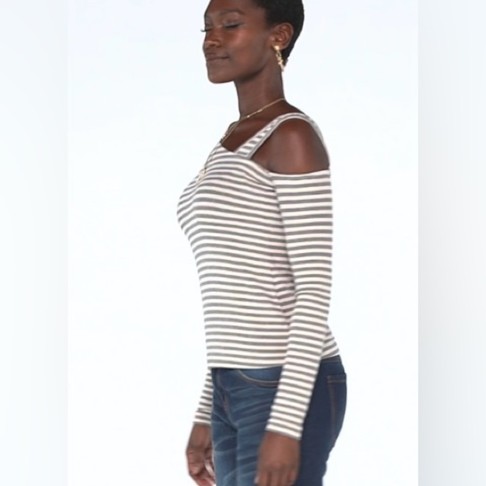 Cabi Dare Tee (Sooo soft) - Picture 6 of 6